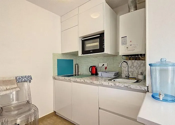 Spacieux A 150m De La 2 Terrasses 昂蒂布